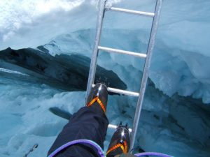 everest-climbing-ladder